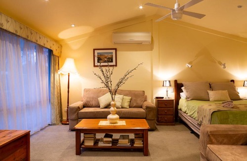 Euroa Bed & Breakfast | Courtsidecottage Bed and Breakfast