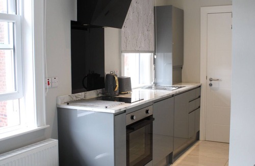 Belfast City Centre Apartment | Courtyard Apartment with private bathroom