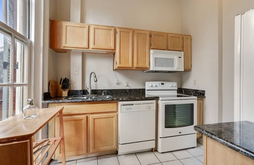 Arts/Warehouse District Apartment | Courtyard Balcony Condo/Walk to Convention