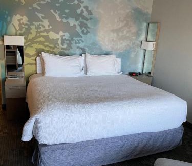 Raynham Hotel | Courtyard Boston Raynham