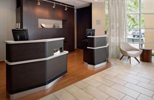 Survey Creek Hotel | Courtyard by Marriott Fort Lauderdale North/Cypress Creek