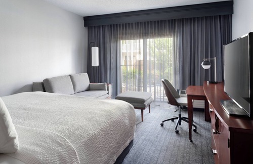 Hunt Club Hotel | Courtyard by Marriott West Palm Beach