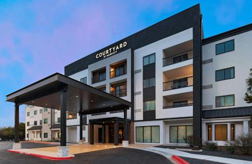 Gateway Hotel | Courtyard by Marriott Austin The Domain Area