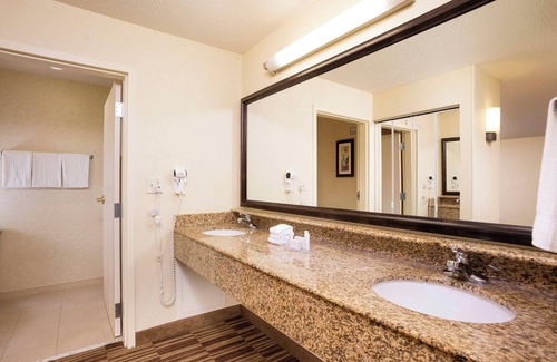 Natick Hotel | Courtyard by Marriott Boston Natick