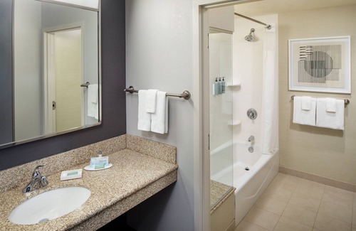 Charleston Hotel | Courtyard by Marriott Charleston Downtown/Civic Center