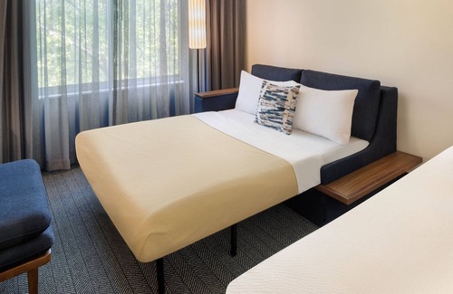 Hopelawn Hotel | Courtyard by Marriott Edison Woodbridge