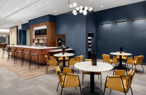 Lansing Hotel | Courtyard by Marriott Lansing Downtown