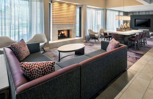 Newark Hotel | Courtyard by Marriott Newark Liberty International Airport