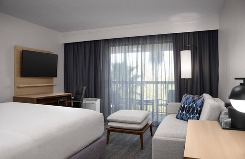 Orlando Hotel | Courtyard by Marriott Orlando East/UCF Area