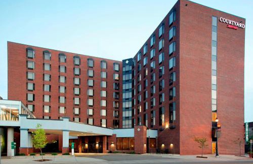Downtown Hotel | Courtyard by Marriott St. Cloud