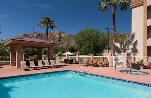 Valencia Hotel | Courtyard by Marriott Santa Clarita Valencia