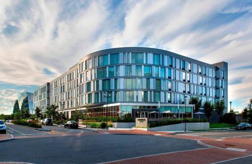 South Philadelphia Hotel | Courtyard by Marriott Philadelphia South at The Navy Yard