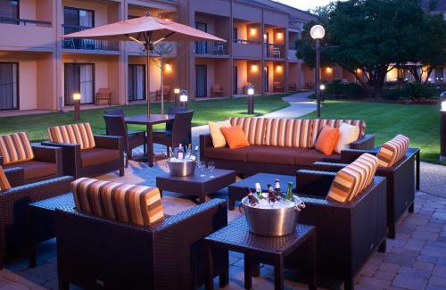 Arlington Heights Hotel | Courtyard Chicago Arlington Heights/South
