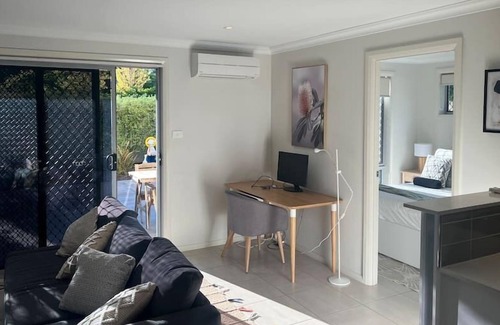 Turner Apartment | Courtyard ground floor Apt 2 Bed, 1 Bath, 1 Car