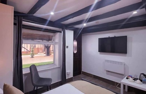 Stotfold Bed & Breakfast | Courtyard Lodge -Room 8 on suite