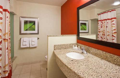 Maple Grove Hotel | Courtyard Minneapolis Maple Grove Arbor Lakes