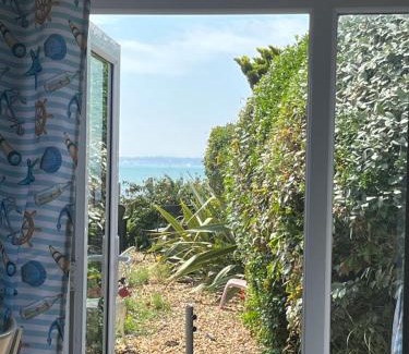 Warsash Bed & Breakfast | Cove Cott Guest Accommodation