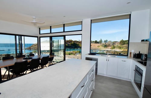 Penneshaw Apartment | Cove Landing Marina Apartment01-The SS Karatta