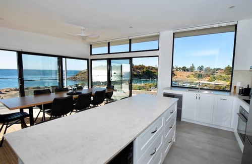 Penneshaw Apartment | Cove Landing Marina Apartments 1, 2 & 3 Sleeps up to twelve (12) guests