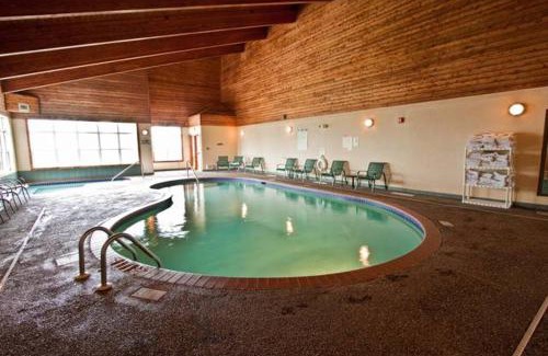 Beaver Bay Resort | Cove Point Lodge