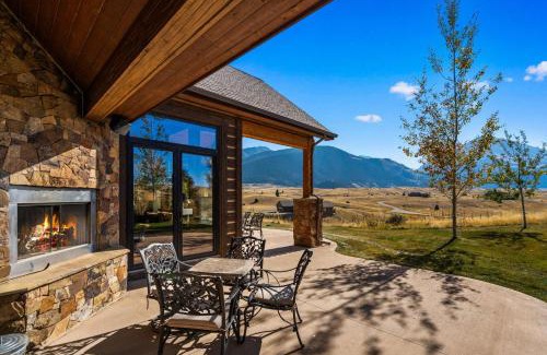 Pray House | Cowboy Lake Lodge