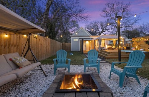 Waco House | Cowboy Pool 2 mins 2 Silos & Cameron Park