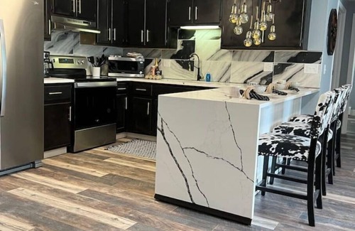 Appleton Apartment | Cowchella luxury penthouse w/garage & fireplace