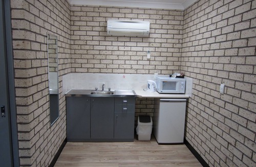 Cowra Hotel | Cowra Crest Motel