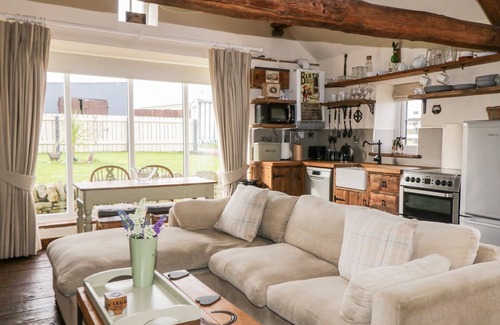 Whitby Cottage | COWSHED, pet friendly, character holiday cottage in Flyingthorpe