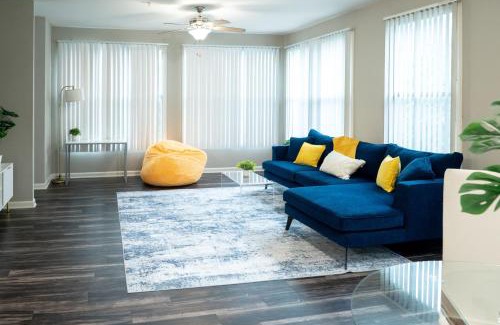 Legacy Park Apartment | Cozy 1,100sf apartment in the heart of Legacy