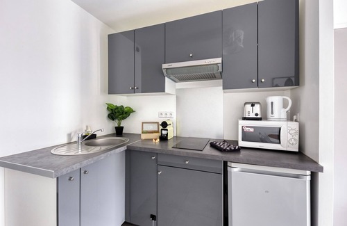 Le Perreux-sur-Marne Apartment | Cozy 1-bedroom apartment with Parking and WiFi