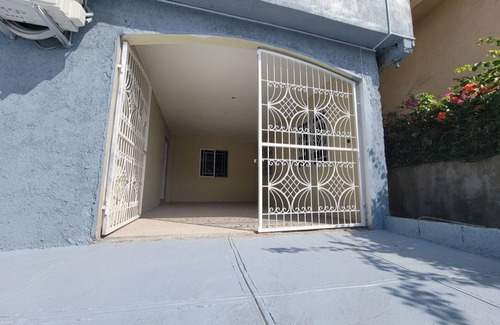 Albion Apartment | Cozy 1-bedroom apartment with WiFi, AC in lovely Montego Bay