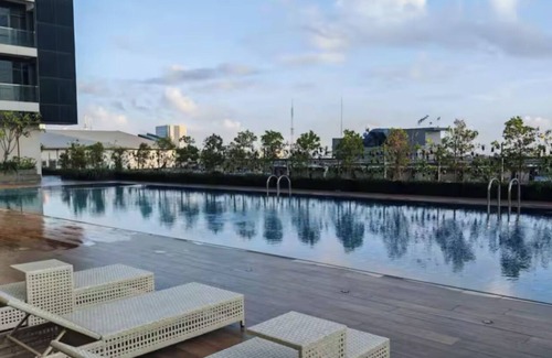 Surabaya Apartment | Cozy 1-bedroom apartment with balcony in central surabaya