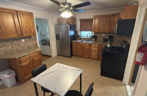 Ampere Apartment | Cozy 1-bedroom apartment in lovely Belleville with WiFi near NYC