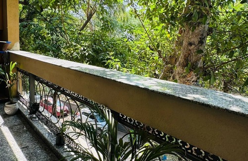 Nizamuddin East Apartment | Cozy 1 Bedroom Apartment In the Heart Of DELHI 5 MINS TO INDIA GATE