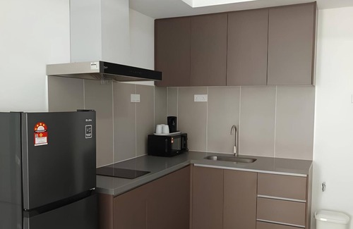 Seksyen 14 Apartment | Cozy 1-bedroom apartment in Shah Alam central with free Wifi, Netflix, and pool.