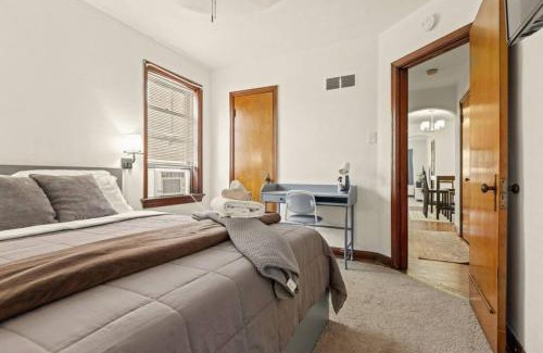 The Southampton Apartment | Cozy 1-bedroom apartment with free parking