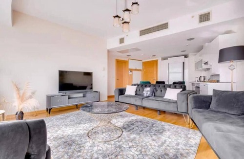 Basaksehir Apartment | Cozy 1-bedroom apartment in chic residrntioal building.