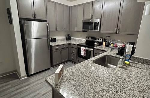 Shockoe Bottom Apartment | Cozy 1-bedroom apartment in enchanting Richmond with WiFi, fitness room, pool