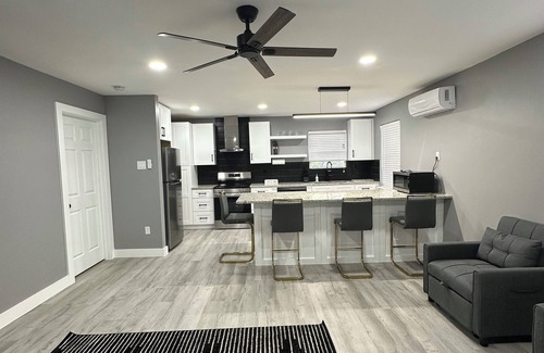 El Lago Apartment | Cozy 1-bedroom apartment with AC, WiFi in charming Seabrook minutes for Kemah,