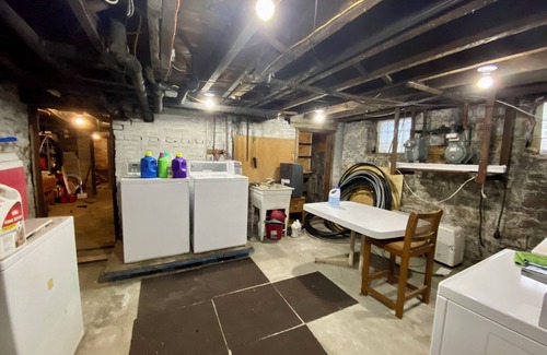 Erie Apartment | Cozy 1-bedroom apartment in wonderful Erie with WiFi