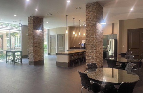 Washington Ave./ Memorial Park Apartment | Cozy 1-Bedroom Apartment in Terrific Midtown Houston near Galleria and Downtown!