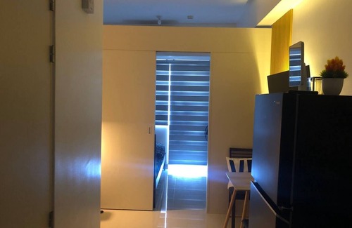 Las Pinas Condo | Cozy 1 bedroom by the mall with Netflixnn