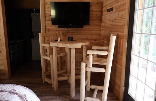 Imperial Cabin | Cozy 1-Bedroom Cabin Retreat
