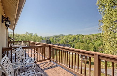 Clayton Condo | Cozy 1-Bedroom Condo with Mountain Views in Clayton, GA