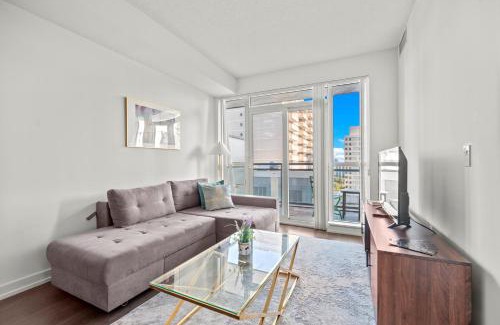Yonge-Eglinton Apartment | Cozy 1 Bedroom Dunfield Ave