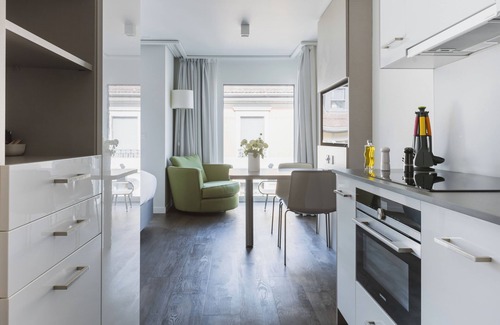 Nyon Hotel | Cozy 1-bedroom hotel with fitness room, WiFi in charming Nyon