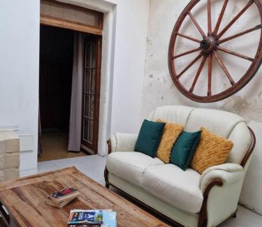 Zejtun House | Cozy 1 Bedroom House in Iz-Zejtun