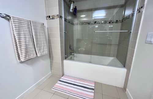 Downtown Hotel | Cozy 1-bedroom Santa Monica