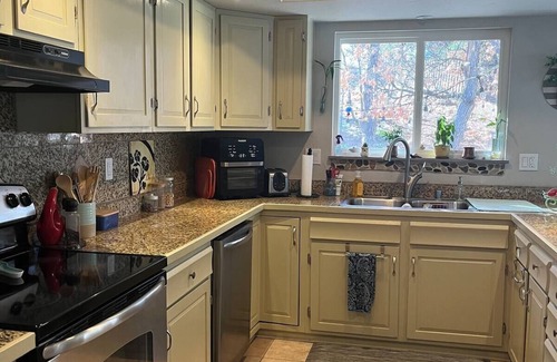 Northeast Colorado Springs House | Cozy 1-bedroom house with AC and WiFi in tranquil Colorado Springs